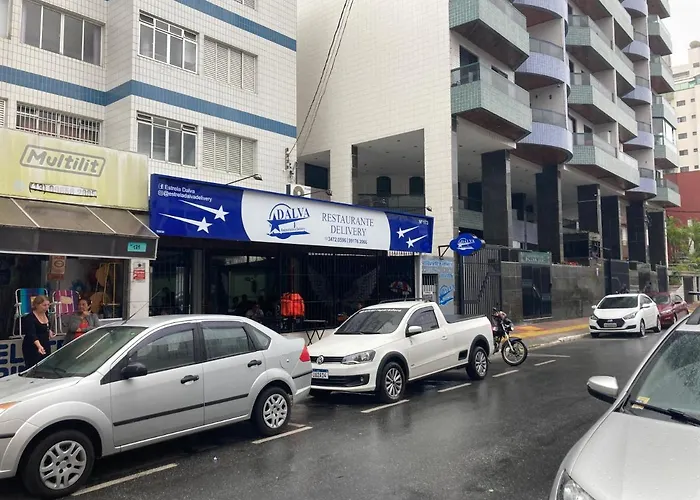 Apartamento Com 2 Quartos, Wi-Fi, 100M Da Praia E Vaga De Garagem Coberta