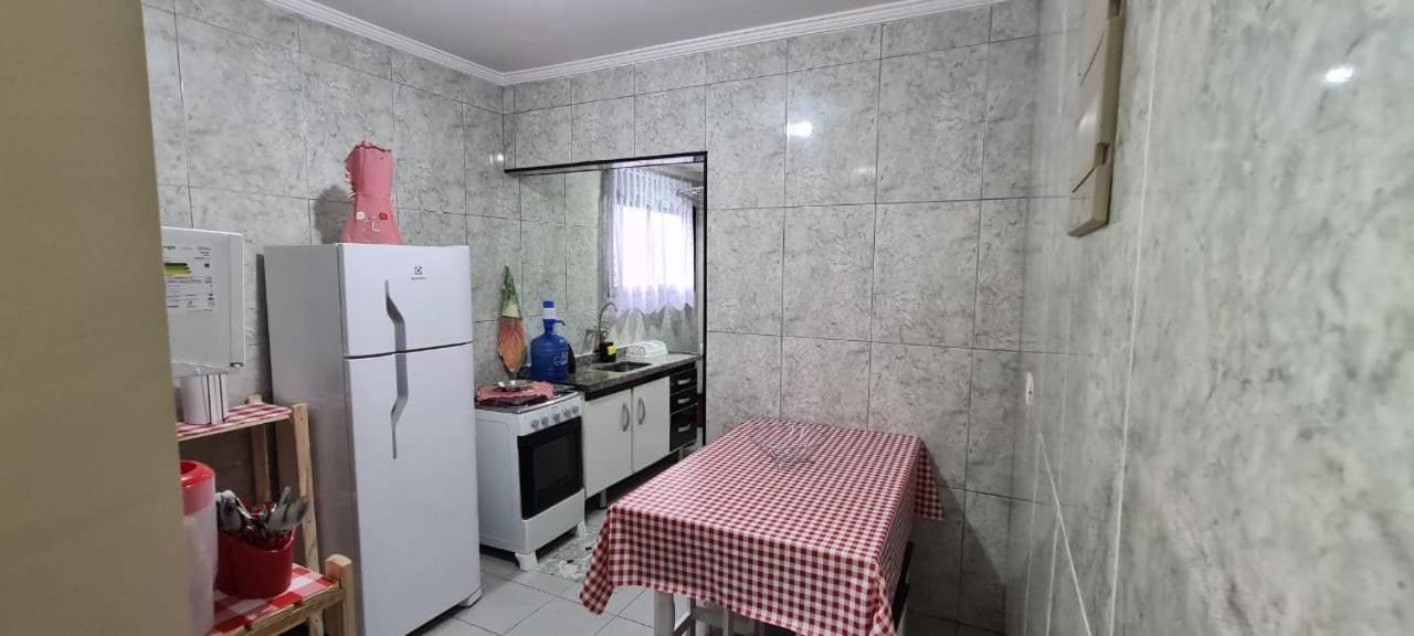 Com 2 Quartos, Wi-fi, 100m Da E Vaga De Garagem Coberta Apartment